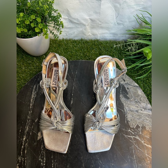 BADGLEY MISCHKA
Carmine Leather Knot-Detail Slingback Sandal SILVER SZ 7 - Picture 13 of 17